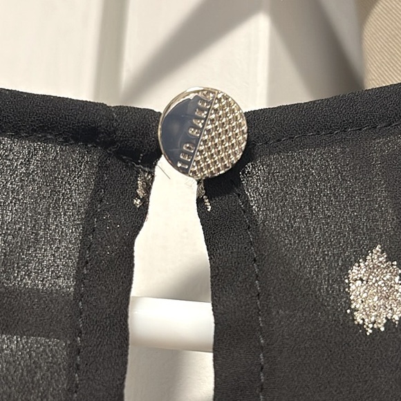 EUC [Ted Baker] Naiomy Black/Silver Flecked Wrap Printed Blouse Top Womens Sz 2 - Picture 4 of 11